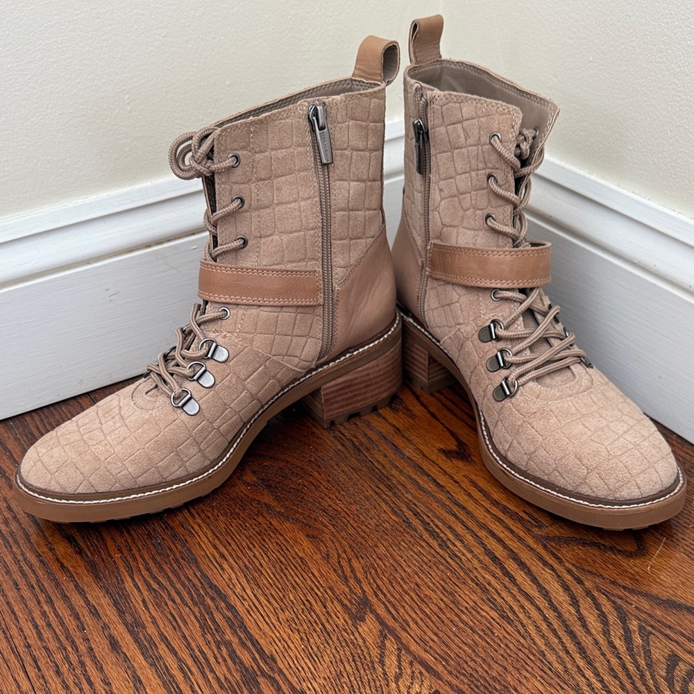 Women's Vince Camuto  Kaiander Truffle Taupe Croc. Sz 10